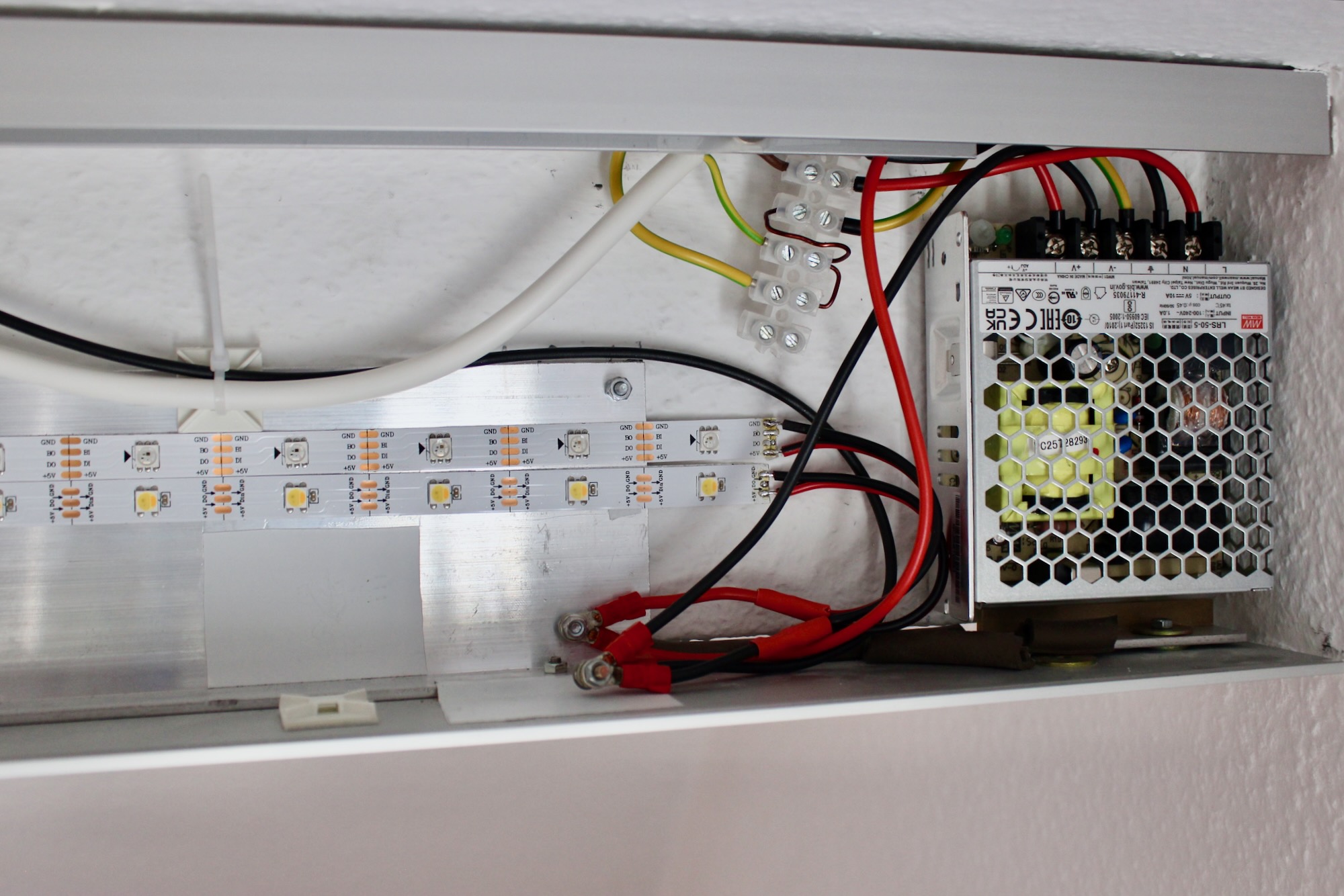 A look inside the lamp showing power supply and power injection