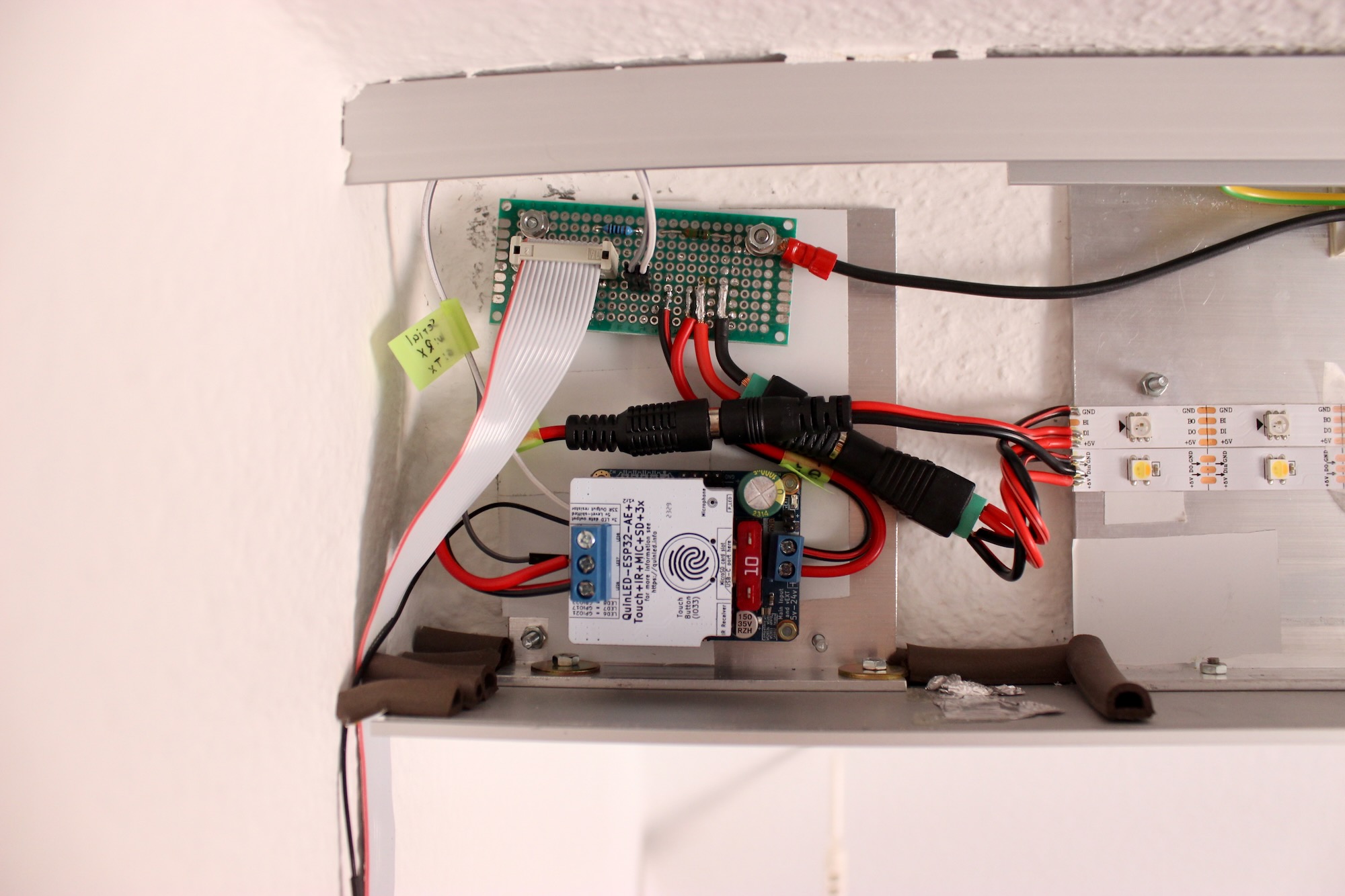 A look inside the lamp showing QuinLED board, adapter PCB and wiring