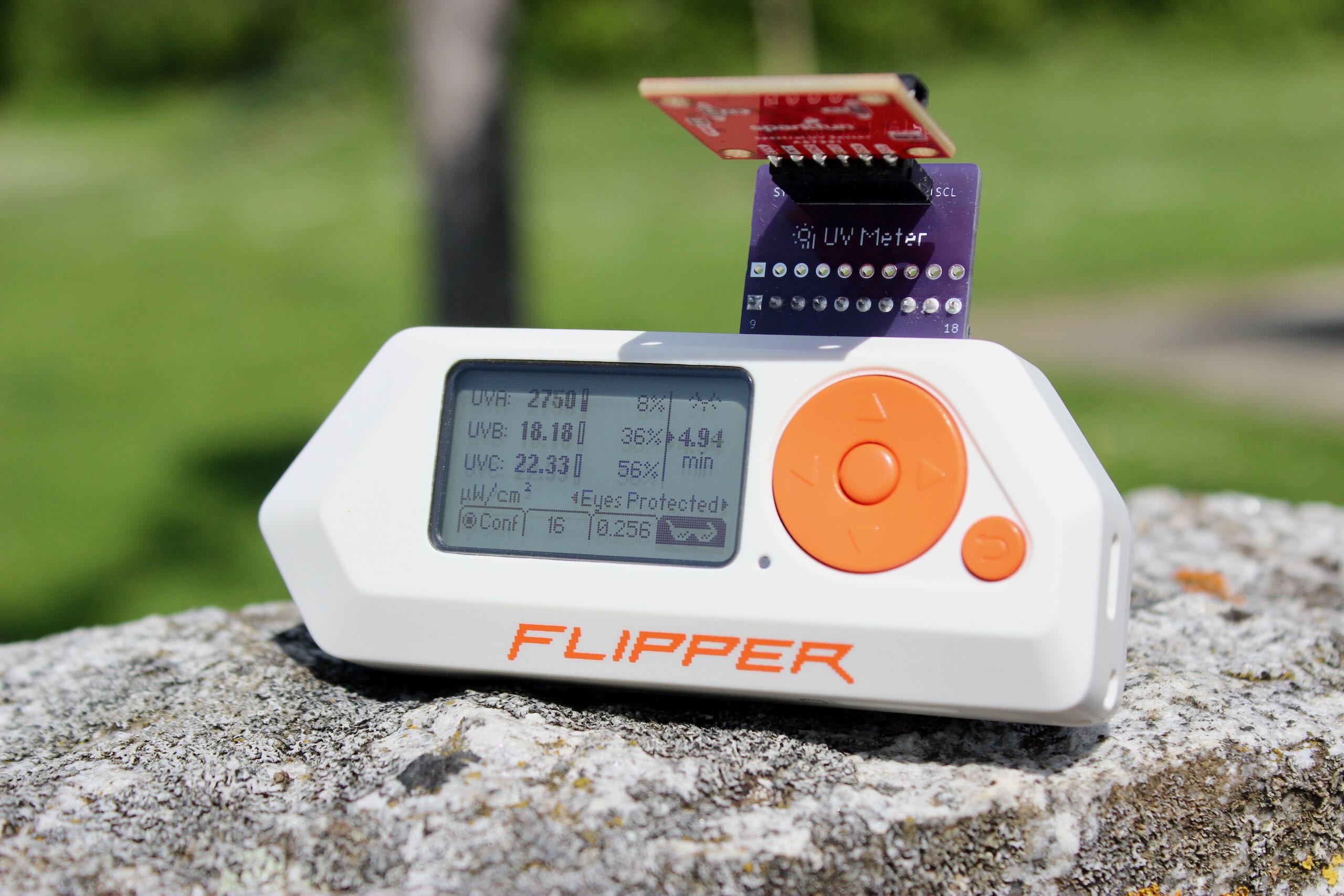 UV Meter Application on Flipper Zero outside in bright sunlight