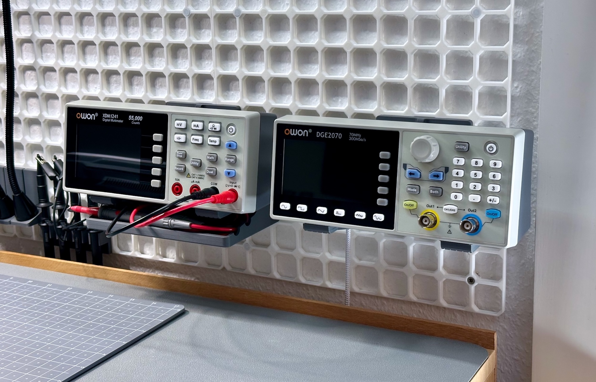 OWON DGE/XDM mounts attached to openGrid, with devices and cable tray