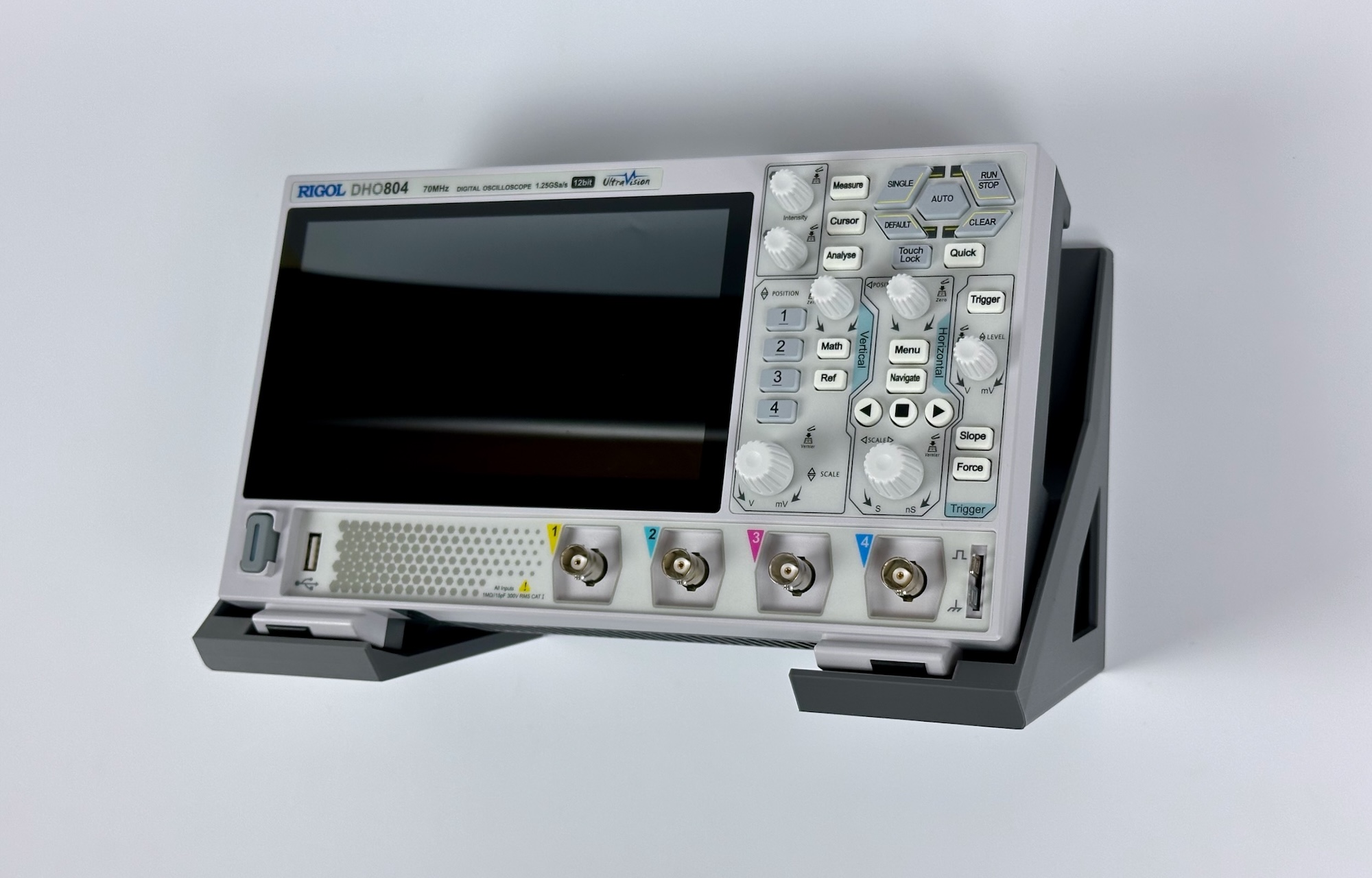 RIGOL DHO/MHO mounts with an oscilloscope